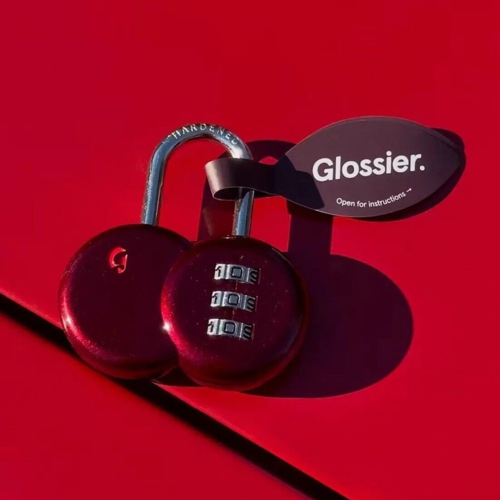 Glossier Black Cherry Lock 🖤🍒